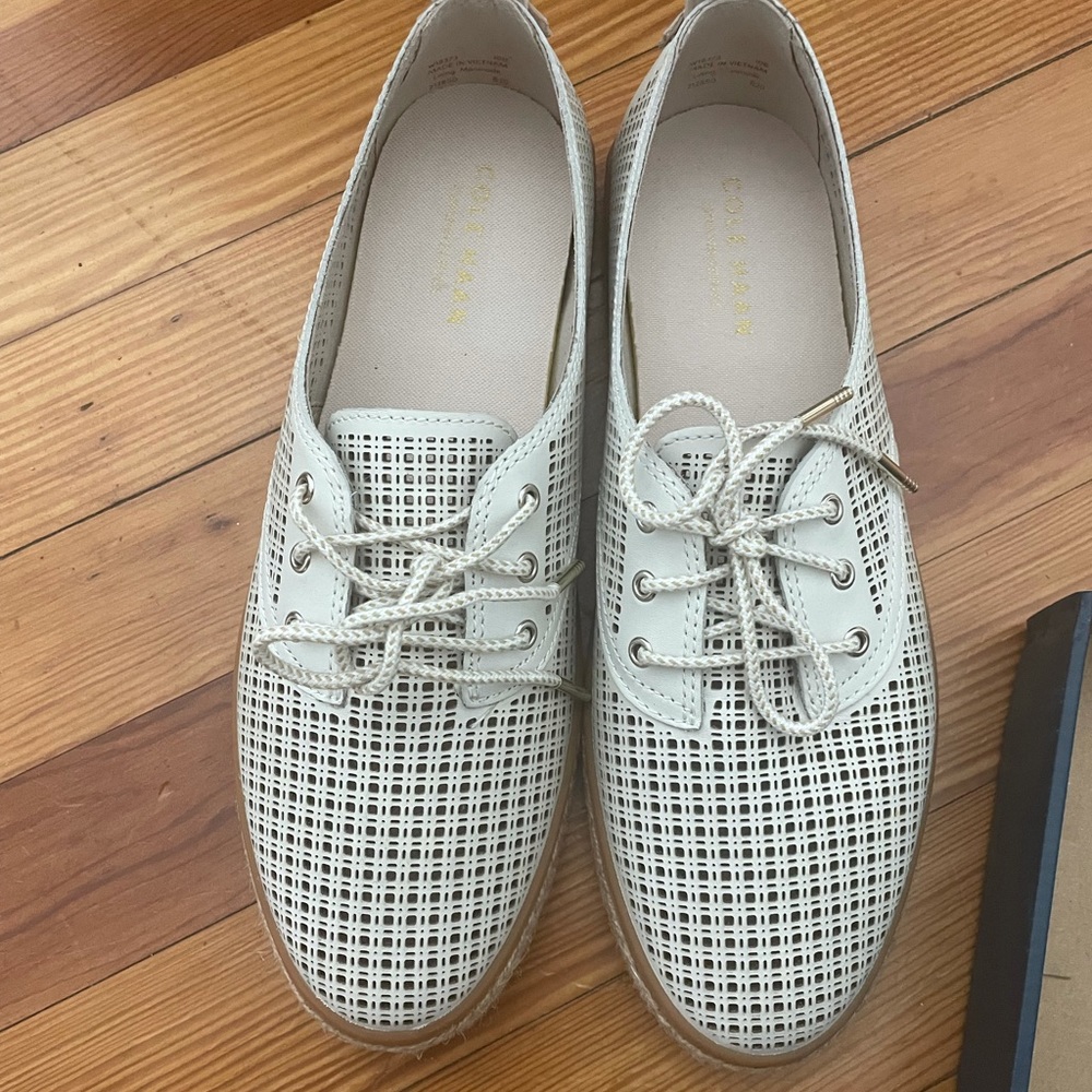 New with box Cole Hanna cloud eye espadrille ivory